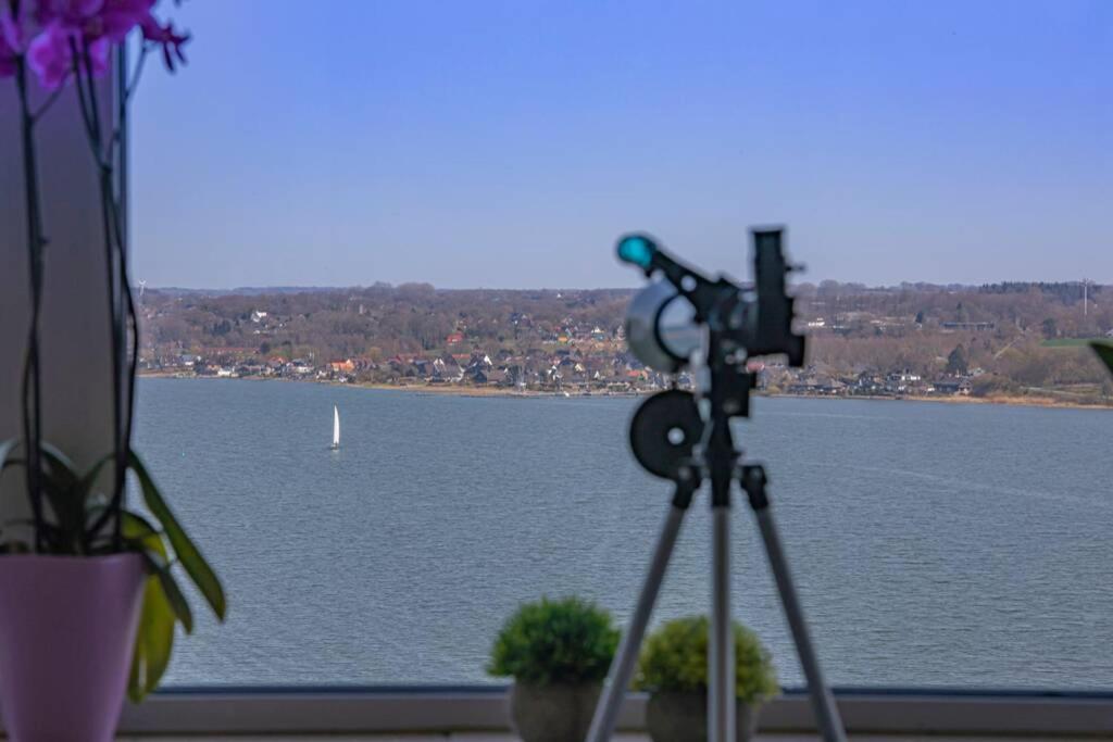 Traumblick! Mitten im Wasser u. doch ganz oben:) Schleswig Exterior foto