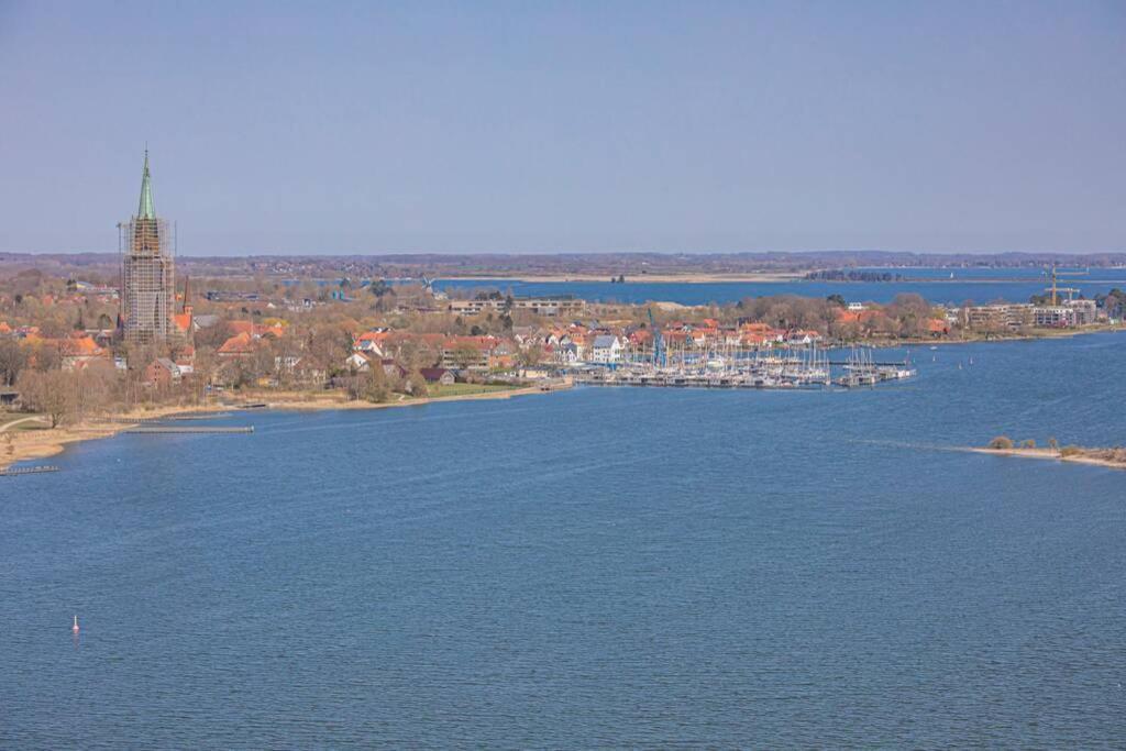 Traumblick! Mitten im Wasser u. doch ganz oben:) Schleswig Exterior foto