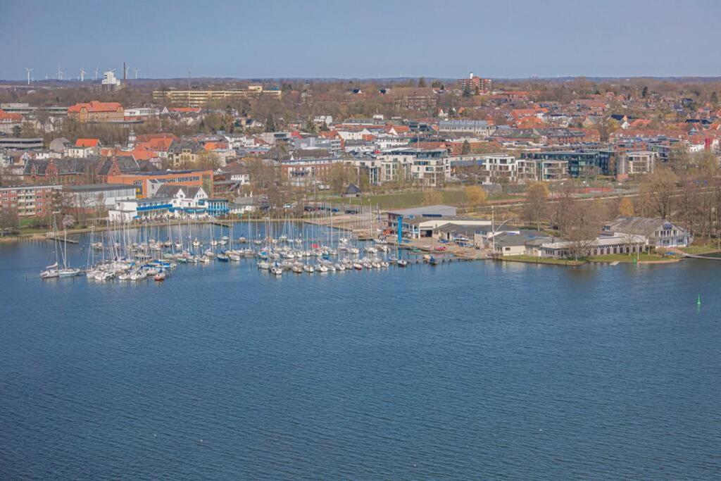 Traumblick! Mitten im Wasser u. doch ganz oben:) Schleswig Exterior foto